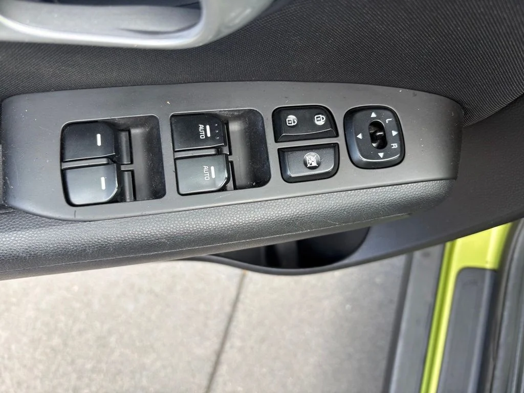 Used 2014 Green Kia Plus image 14