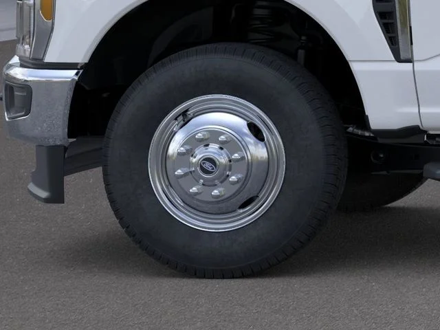 2026 Ford F-350 Super Duty Chassis Cab XL - Photo 19