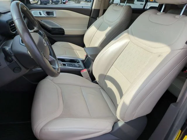 Used 2022 Black Ford Platinum image 15