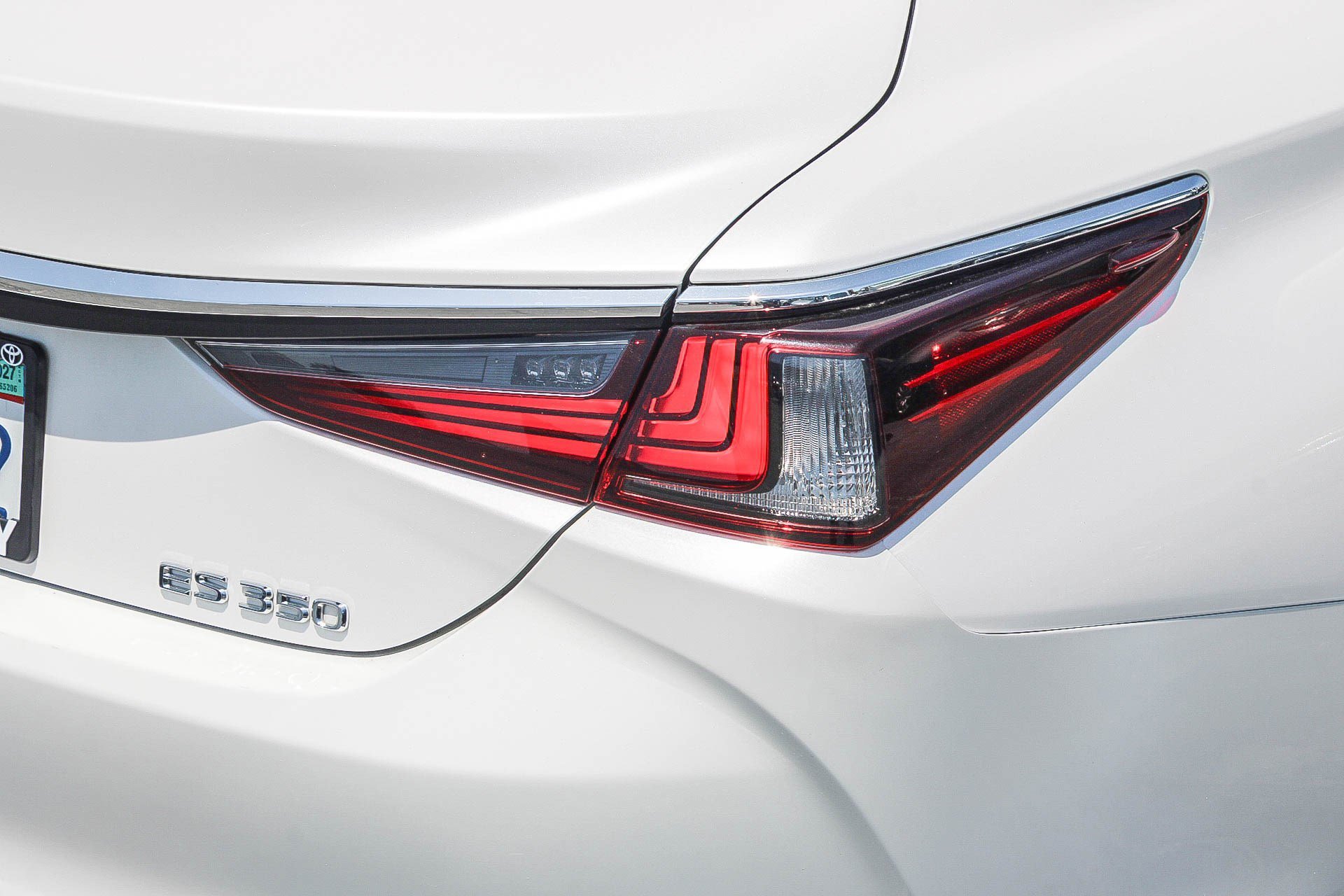 Used 2021 Eminent White Pearl Lexus ES 350 image 10