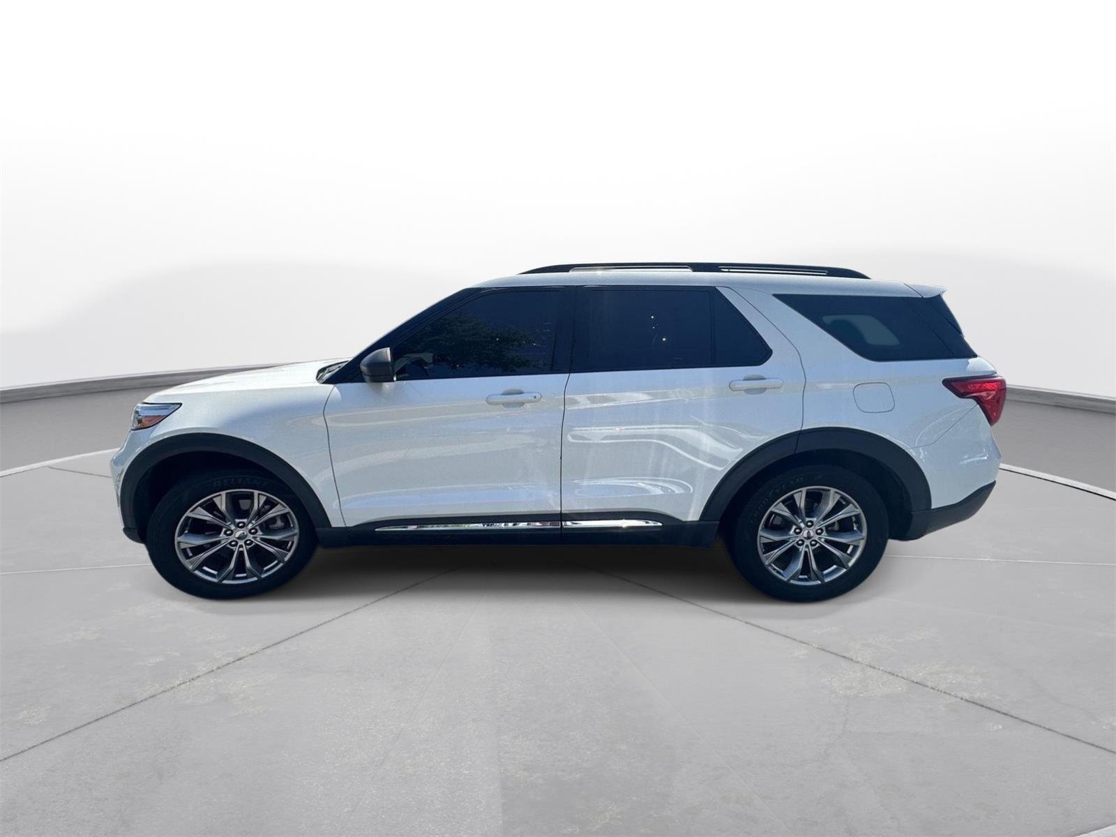 Used 2020 Star White Metallic Tri-Coat Ford XLT image 9