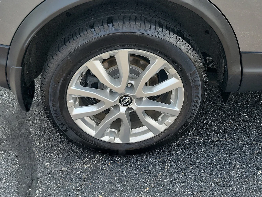 Used 2021 Gun Metallic Nissan S image 5