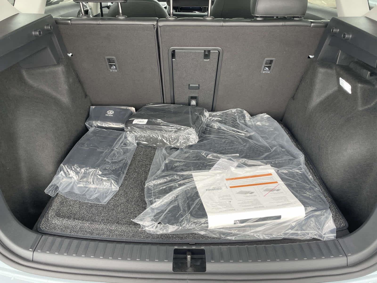 New 2026 Monument Gray w/Deep Black Roof Volkswagen SE Black image 17