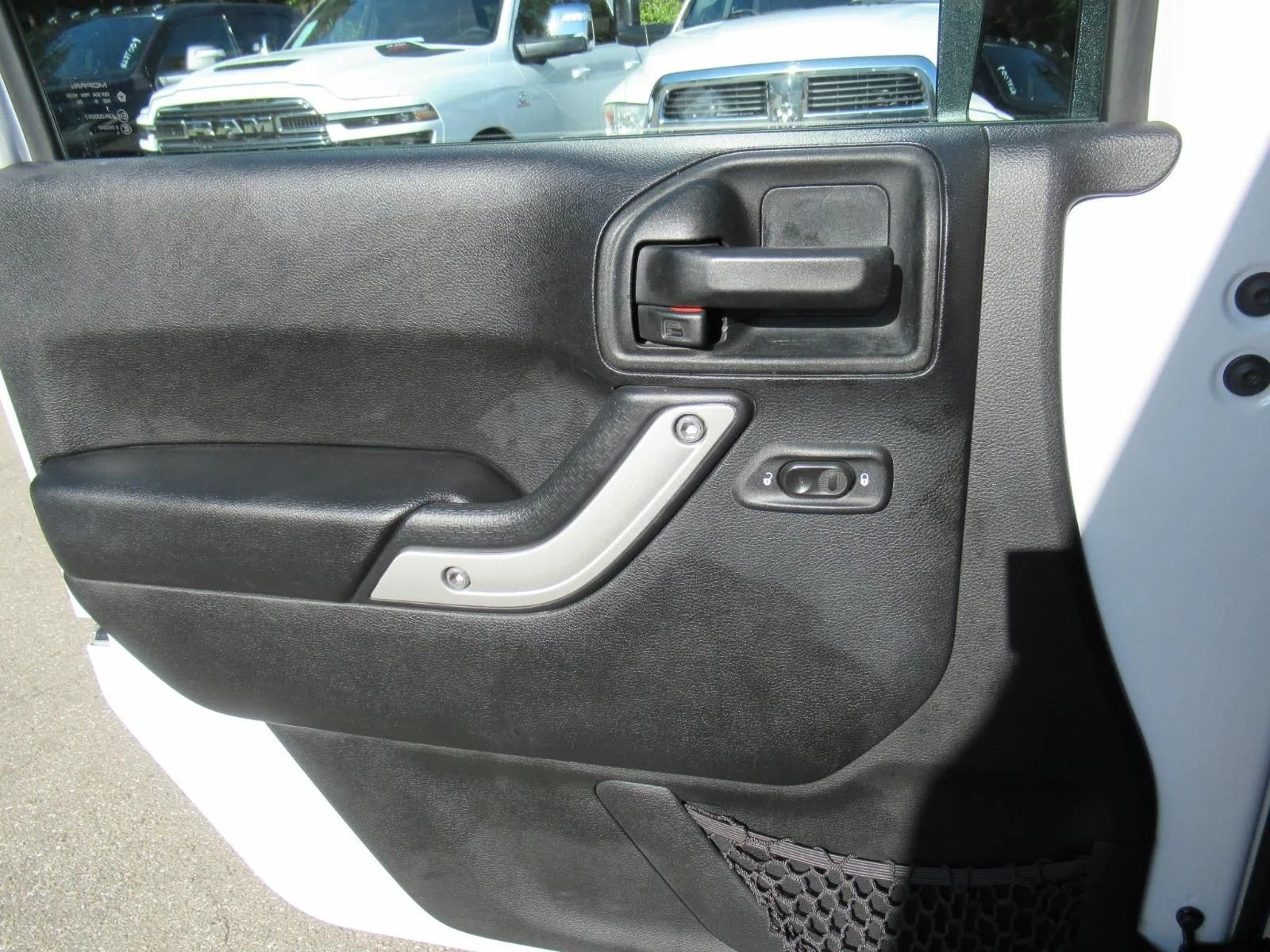 Used 2017 White Jeep Unlimited Sahara image 20