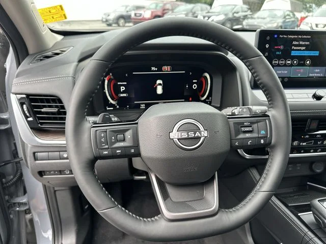 New 2026 Boulder Gray Pearl / Super Black Two-tone Nissan Platinum image 13