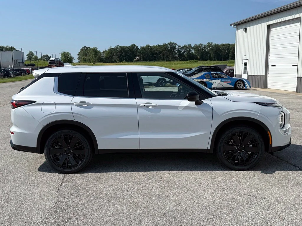 New 2026 White Mitsubishi LE 1.5T S-AWC image 8