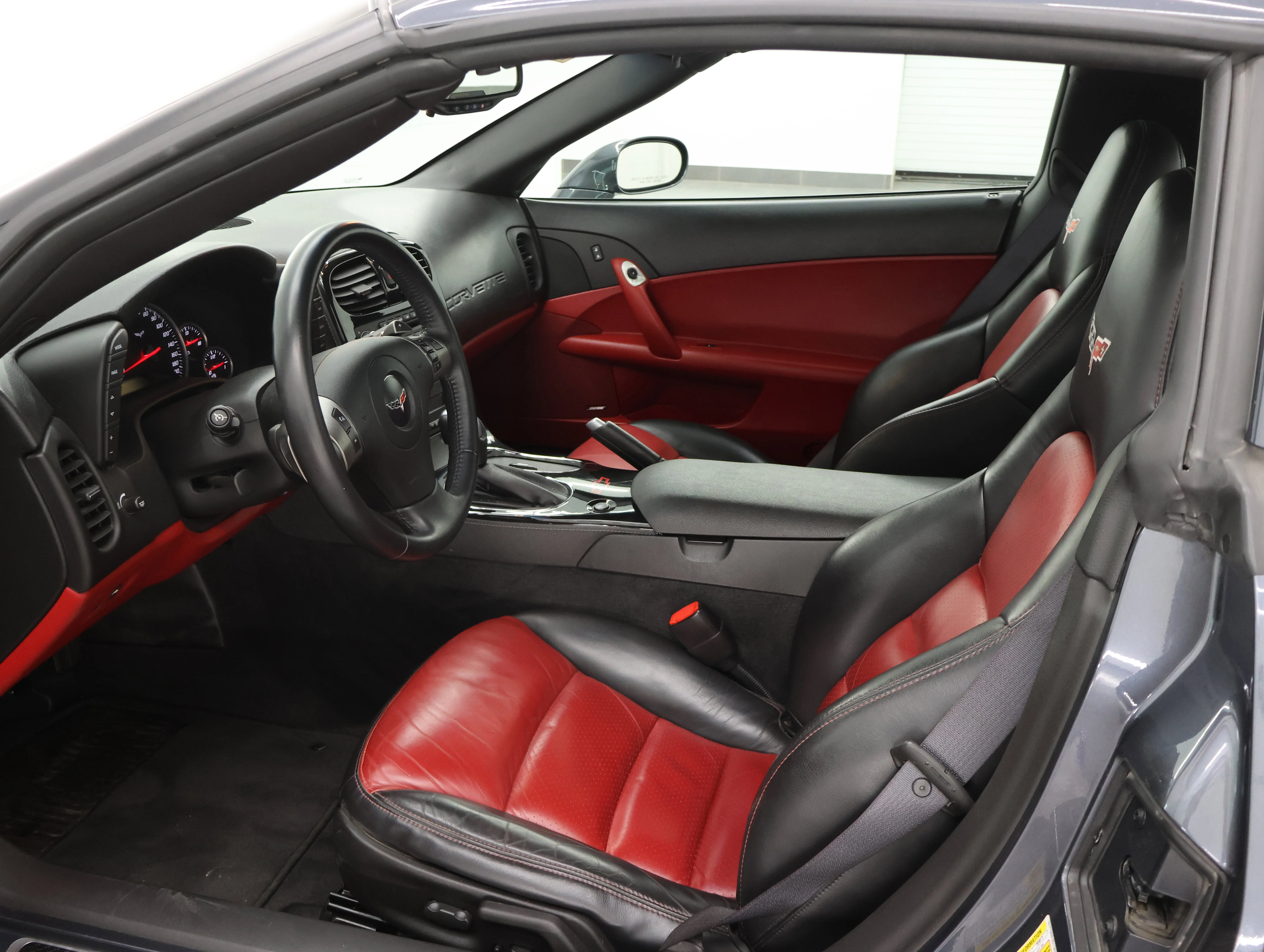 Used 2009 Cyber Gray Metallic Chevrolet Base image 8