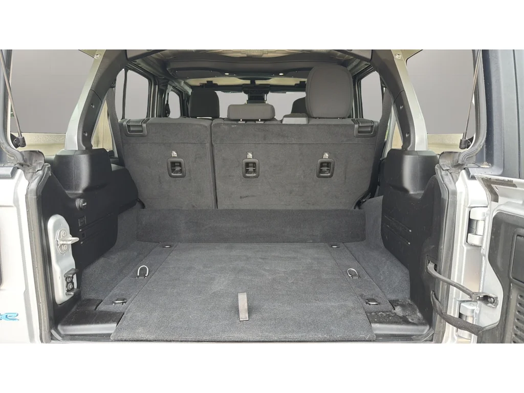 Used 2024 Silver Zynith Clearcoat Jeep Rubicon image 16