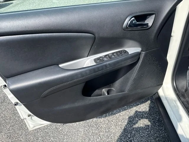 Used 2020 Vice White Dodge SE image 17
