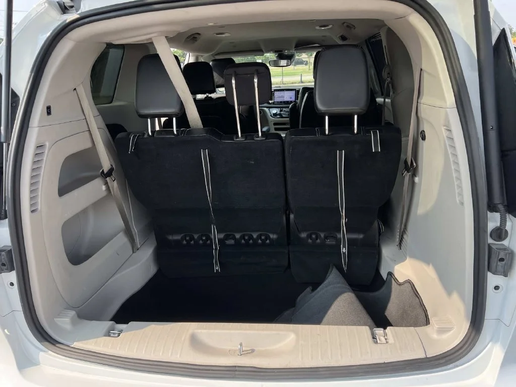 Used 2023 White Chrysler Touring L image 10