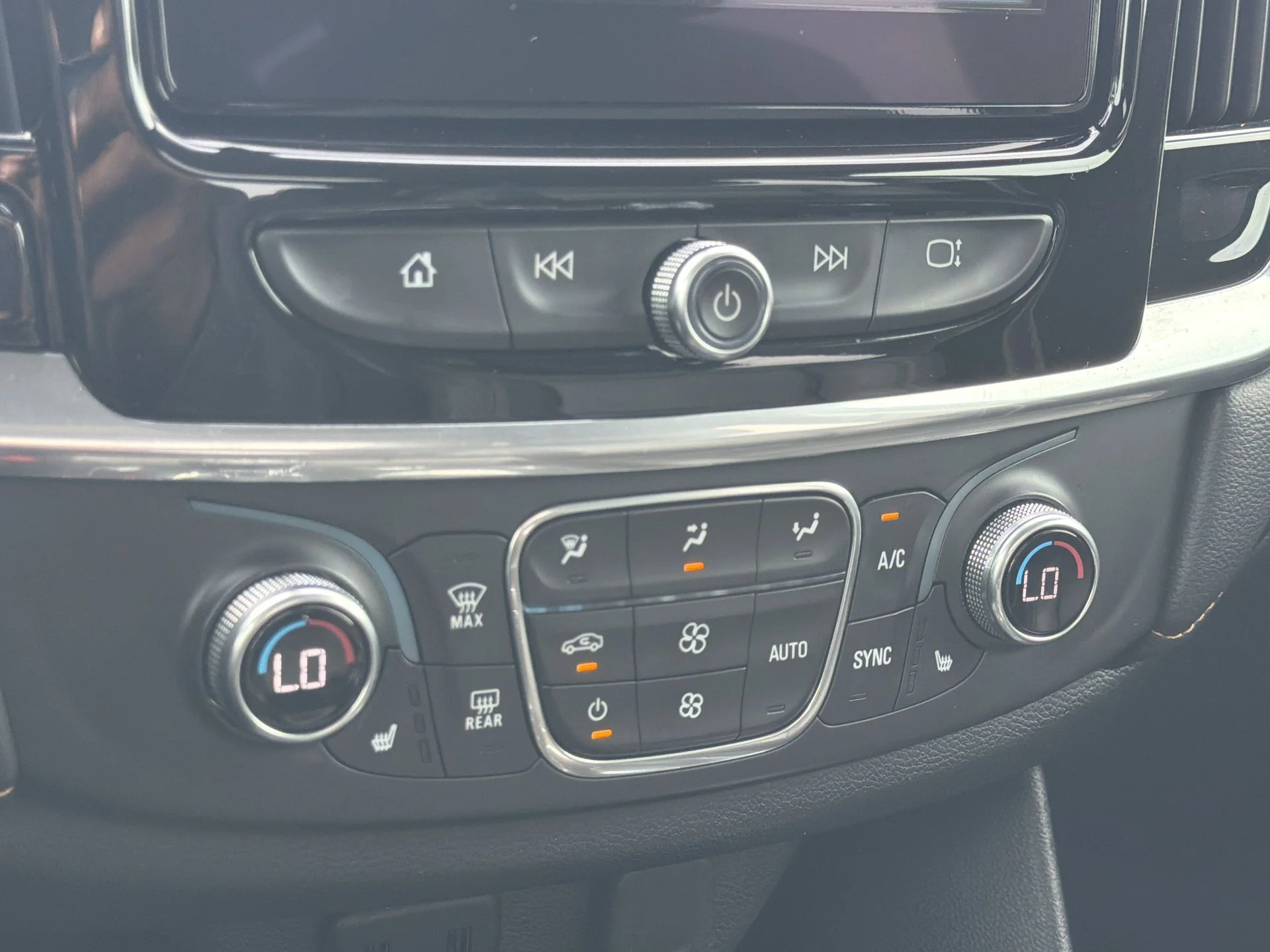 Certified Used 2019 Silver Ice Metallic Chevrolet 3LT image 6