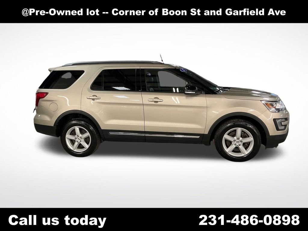 Used 2017 Gold Ford XLT image 6
