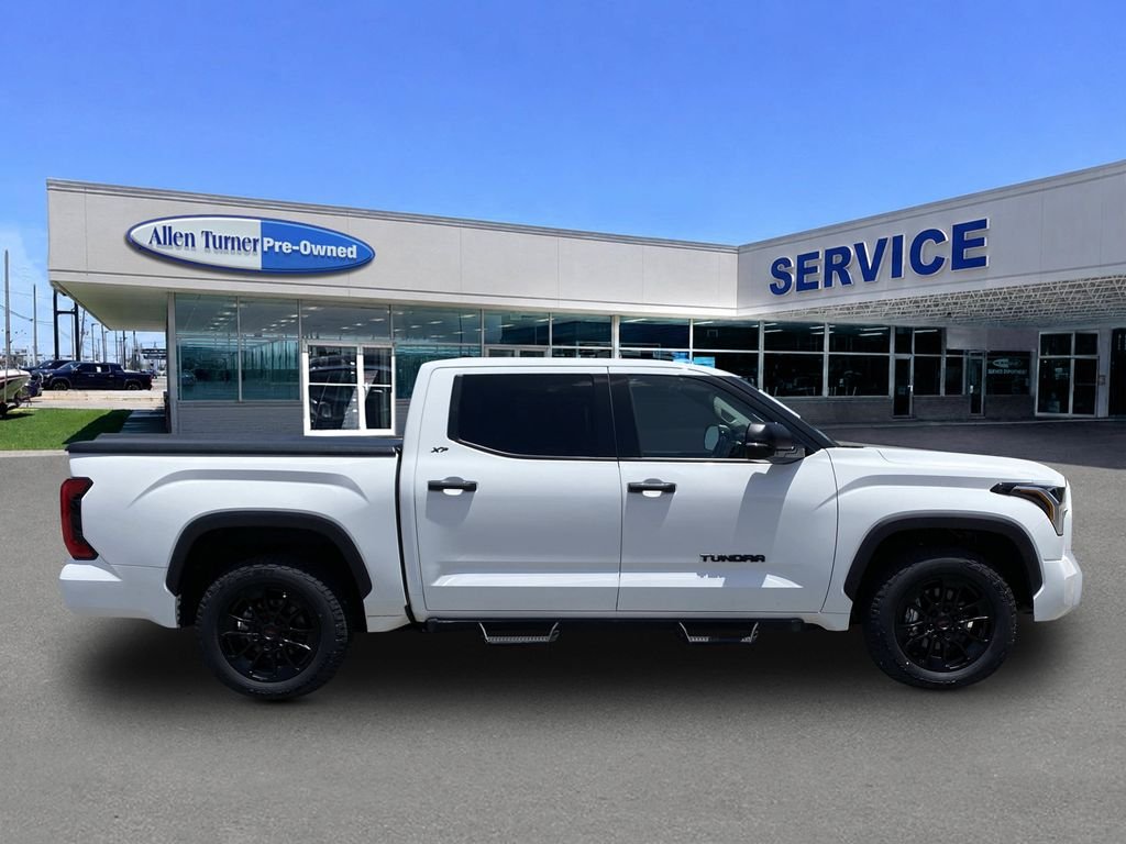 Used 2022 White Toyota SR5 image 9