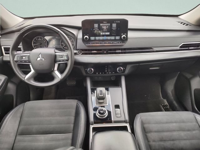 Used 2023 Silver Mitsubishi SE image 9