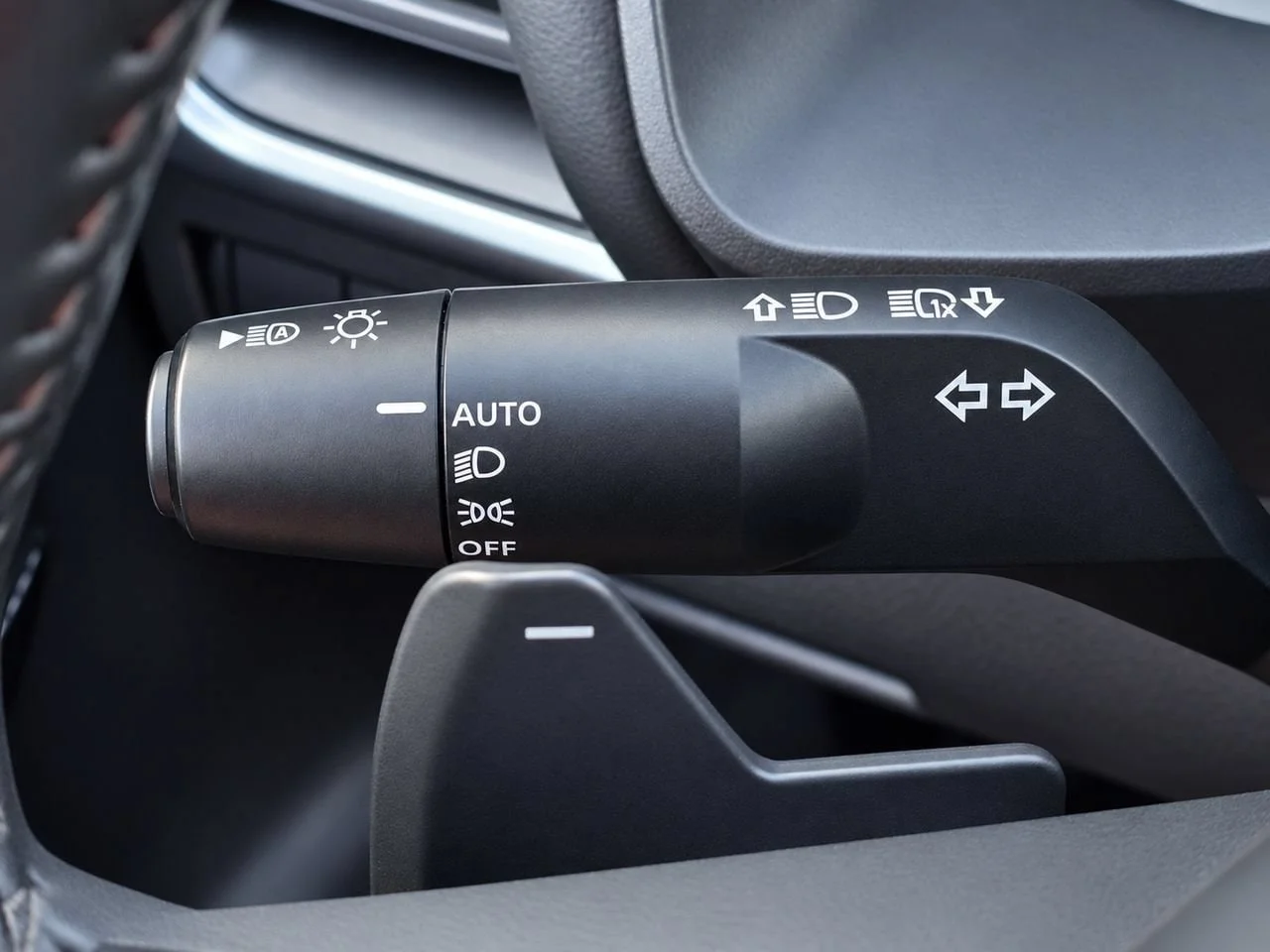 Used 2025  Nissan SV image 23