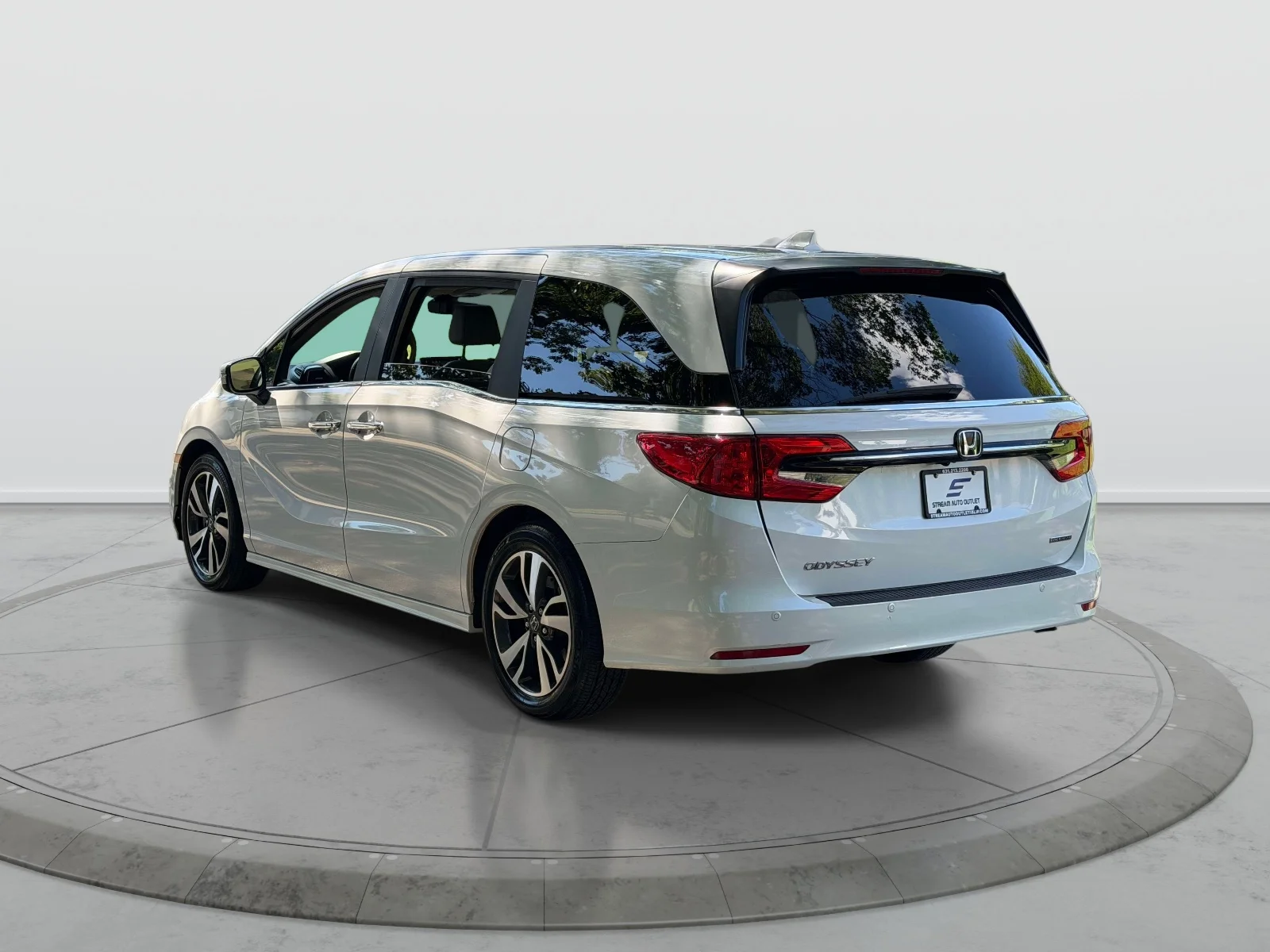 Used 2023 White Honda Touring image 4