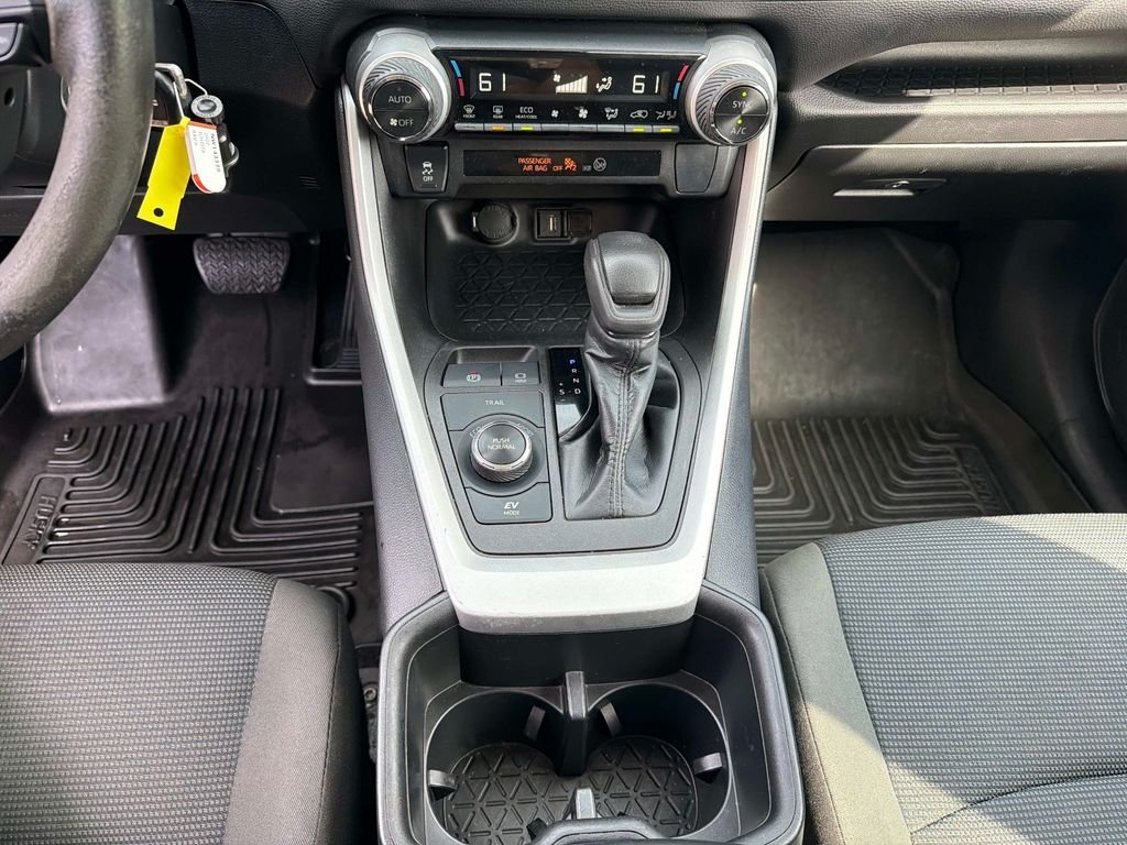 Used 2022 White Toyota LE image 26