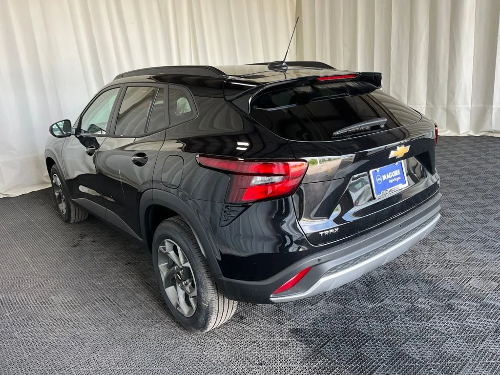 New 2026 Mosaic Black Metallic Chevrolet LT image 25