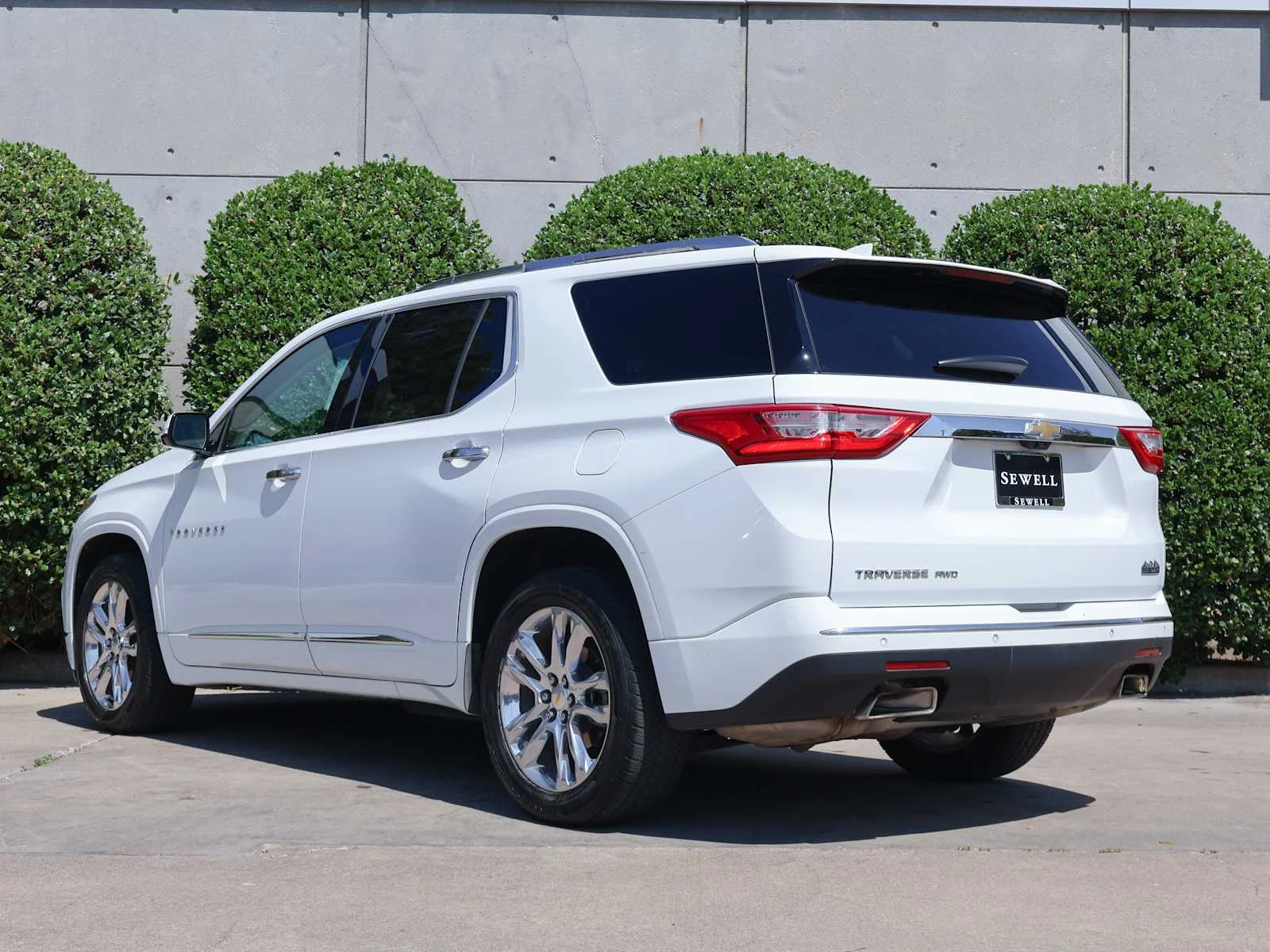 Used 2019 Summit White Chevrolet High Country image 10