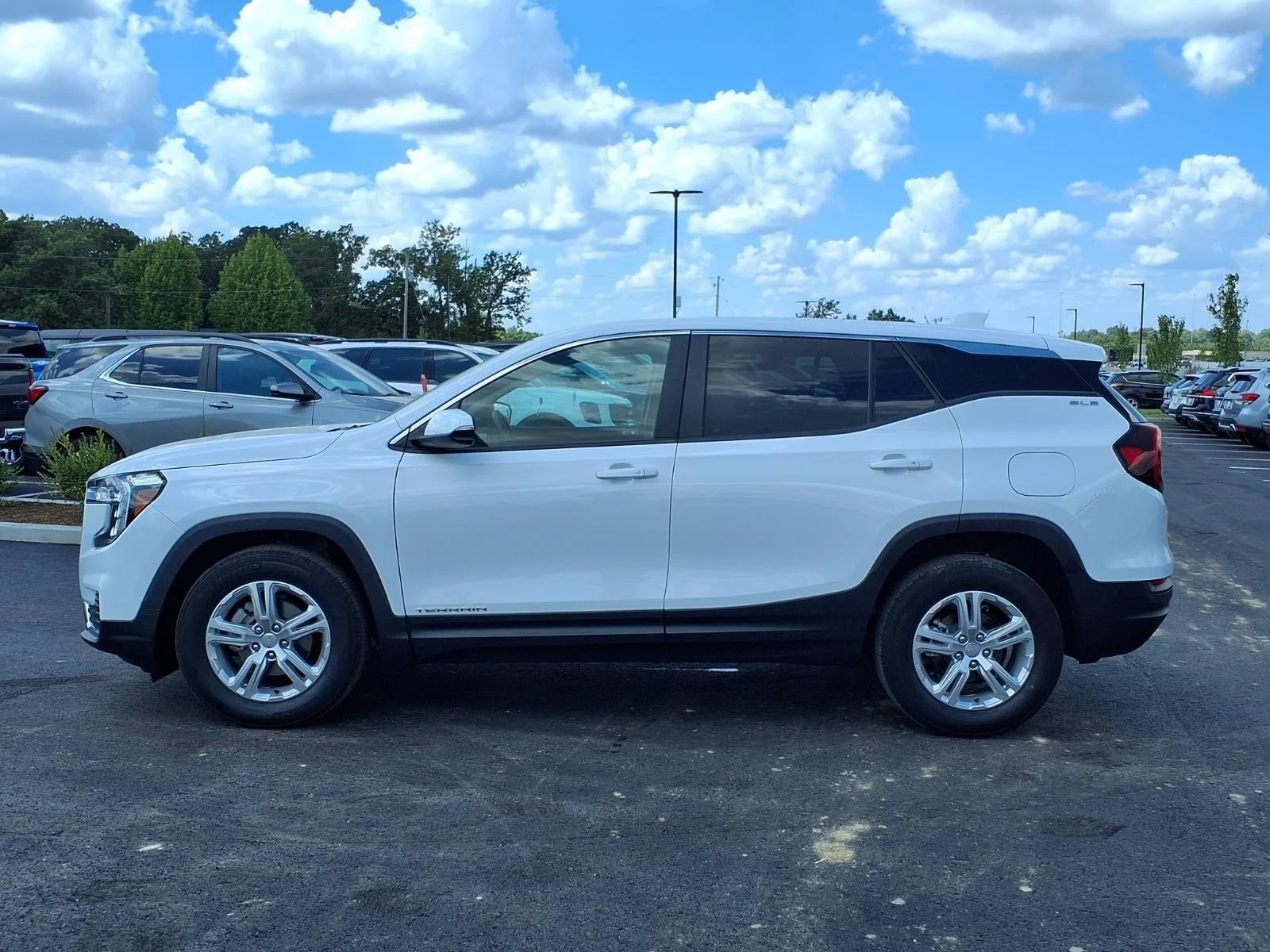 Used 2024 Summit White GMC SLE image 20