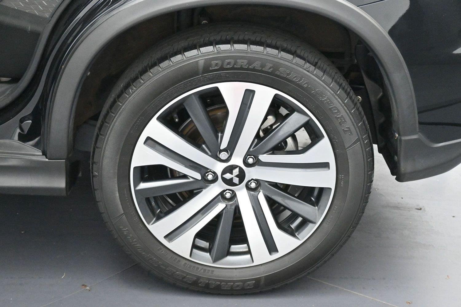 Used 2023 Labrador Black Pearl Mitsubishi ES image 28