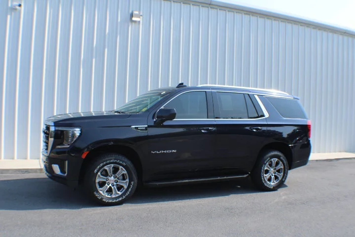 Certified Used 2022 Midnight Blue Metallic GMC SLE image 4