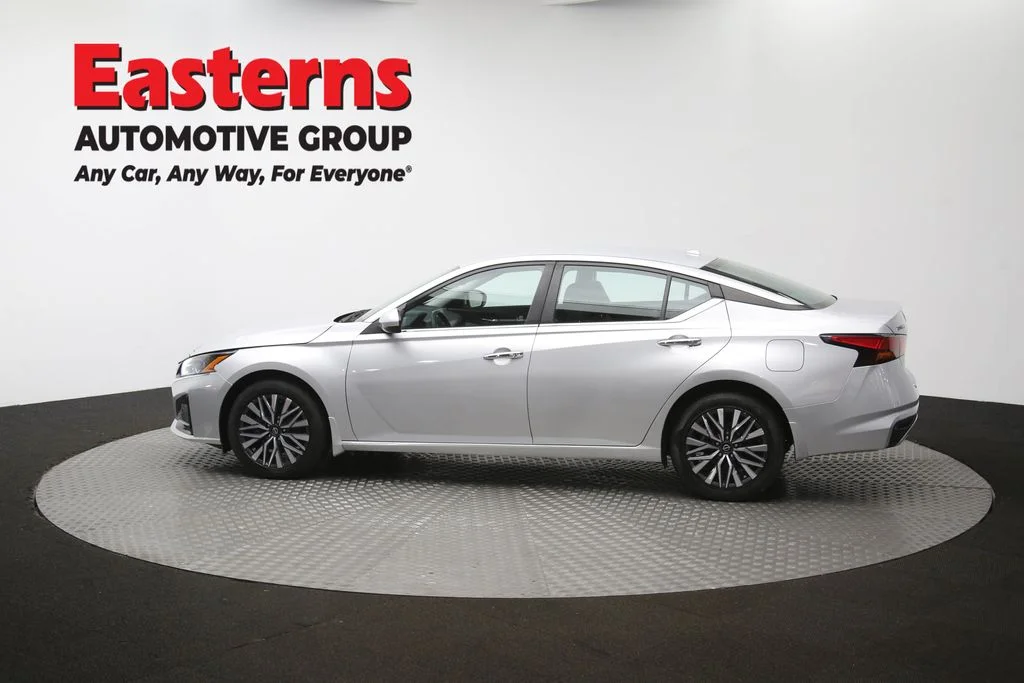 Used 2023 Silver Nissan 2.5 SV image 60