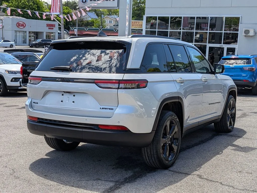 Used 2023 Silver Jeep Limited image 6