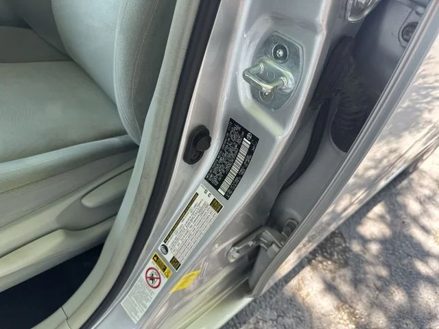Used 2014 Silver Toyota Three image 34