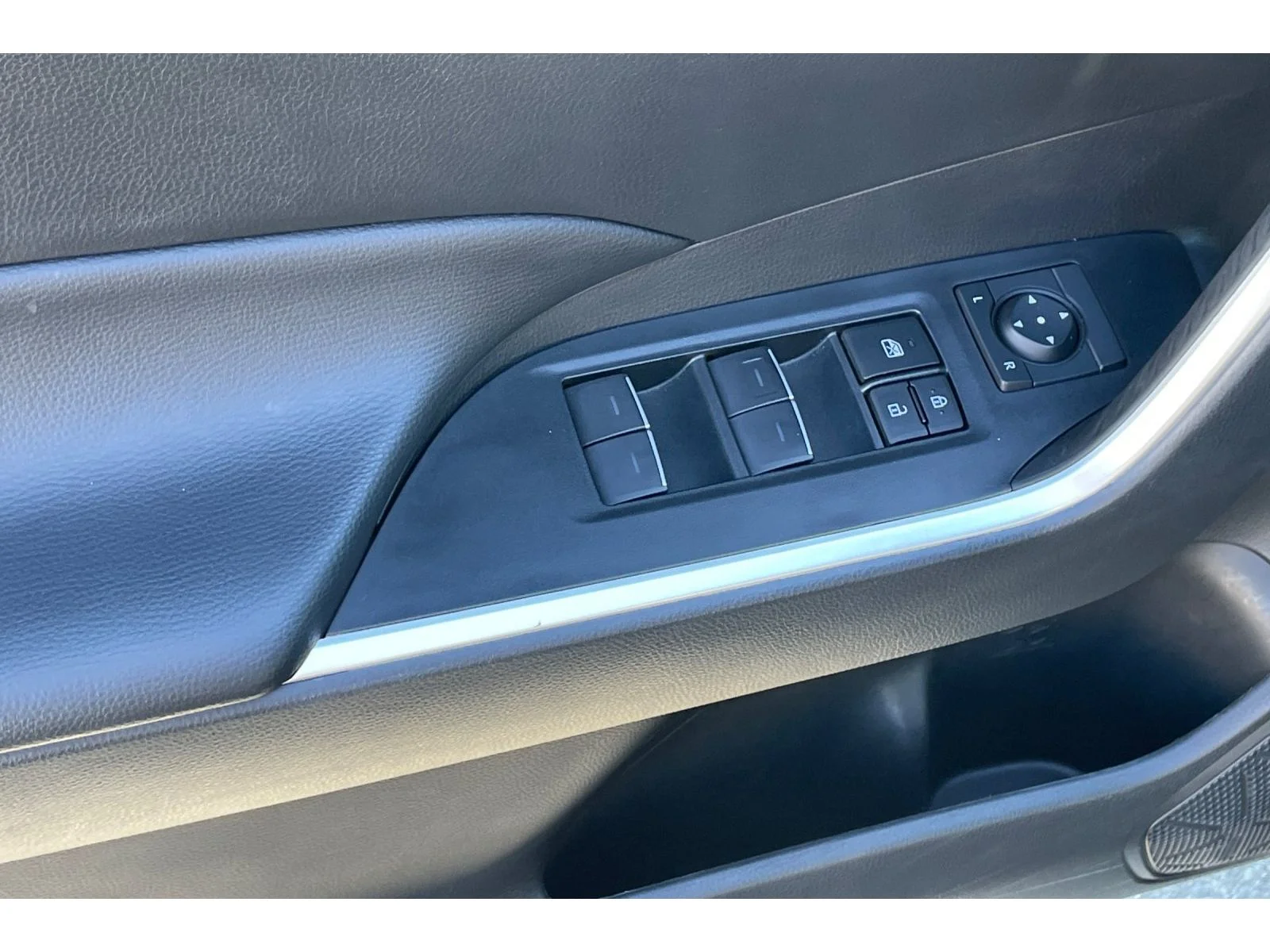 Used 2024 Midnight Black Metallic Toyota Hybrid XLE Premium image 11