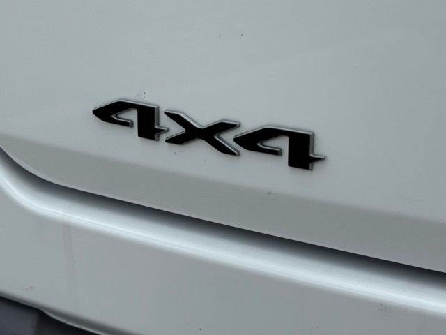 New 2026 Bright White Clear-Coat Exterior Paint Jeep Limited Altitude image 38