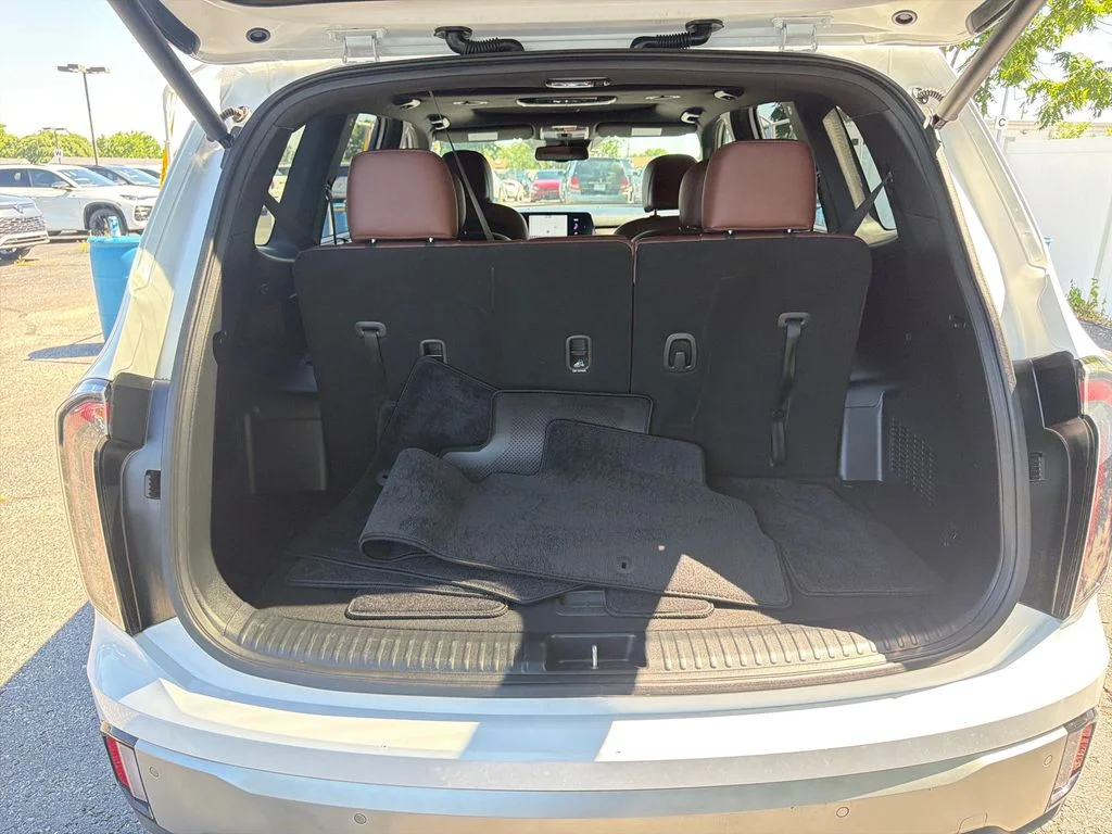 Used 2024 White Kia EX image 28