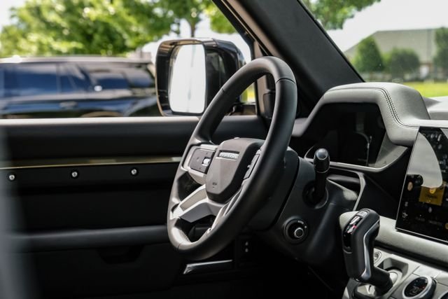 2025 Land Rover Defender X-Dynamic SE - Photo 18