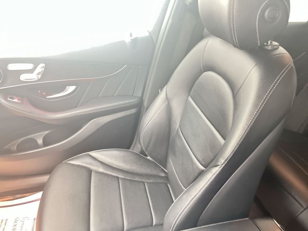 Used 2022 Black Mercedes-Benz GLC 300 image 28