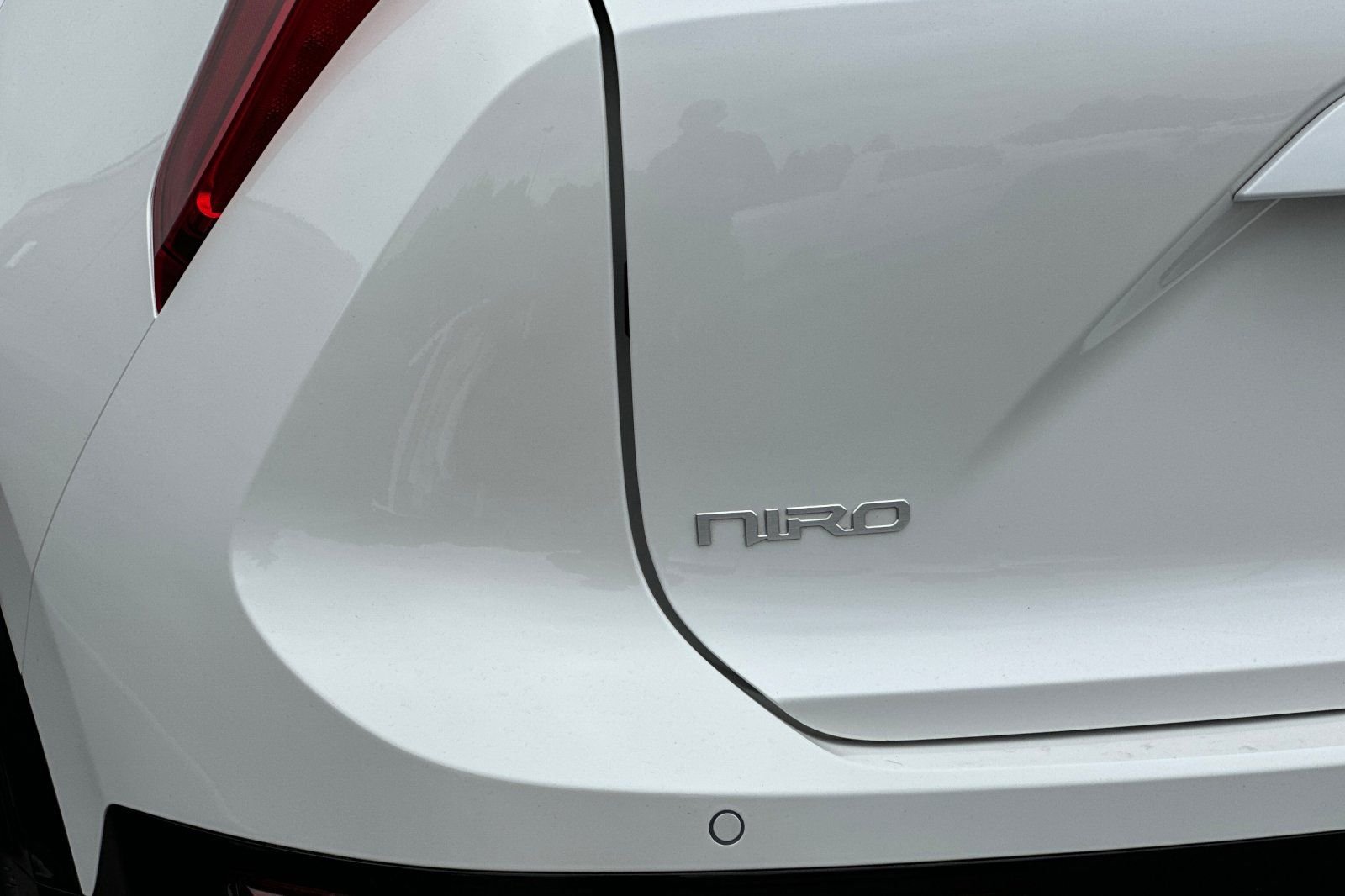 Certified Used 2023 White Kia Wind image 36