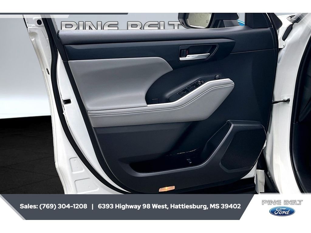 Used 2023 Wind Chill Pearl Toyota XLE image 18