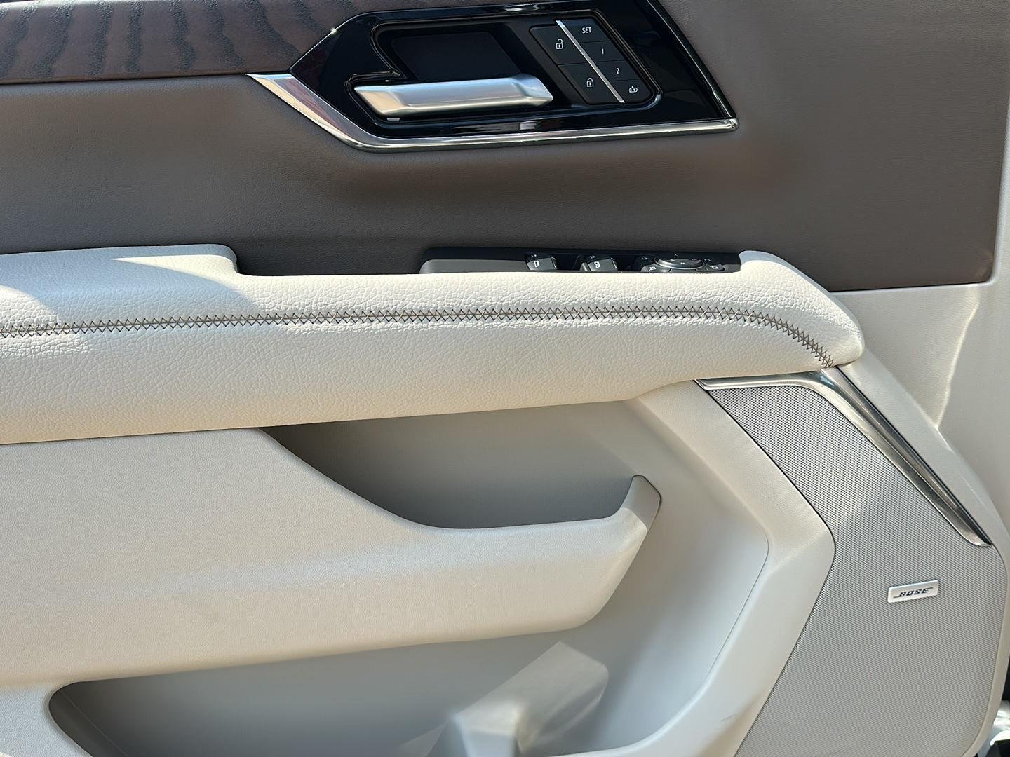Used 2025 White Frost Tricoat GMC Denali image 8