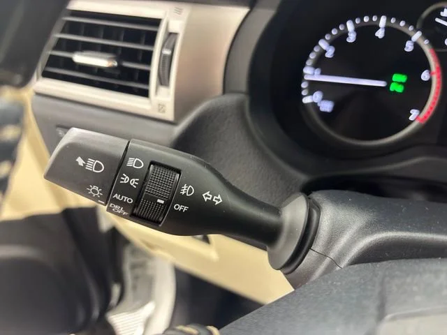 Used 2023 White Lexus GX 460 Premium image 12