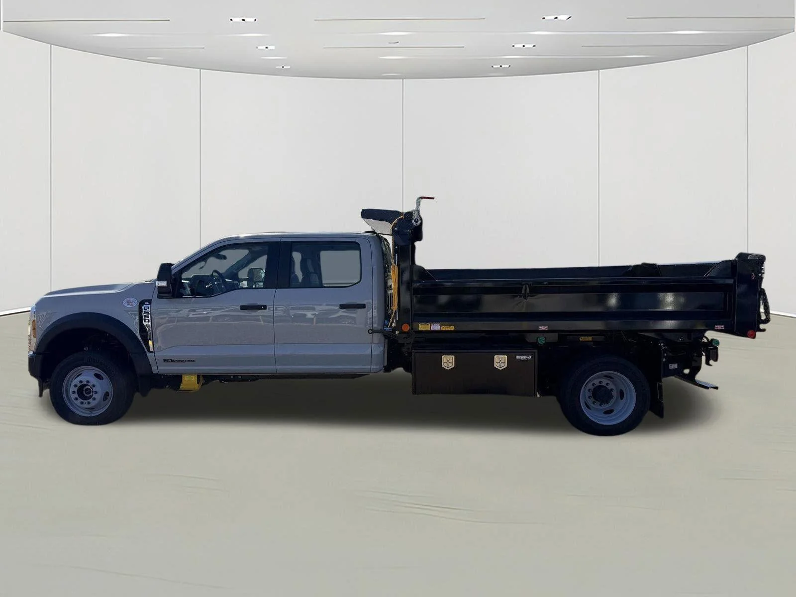 Used 2025  Ford XL image 7