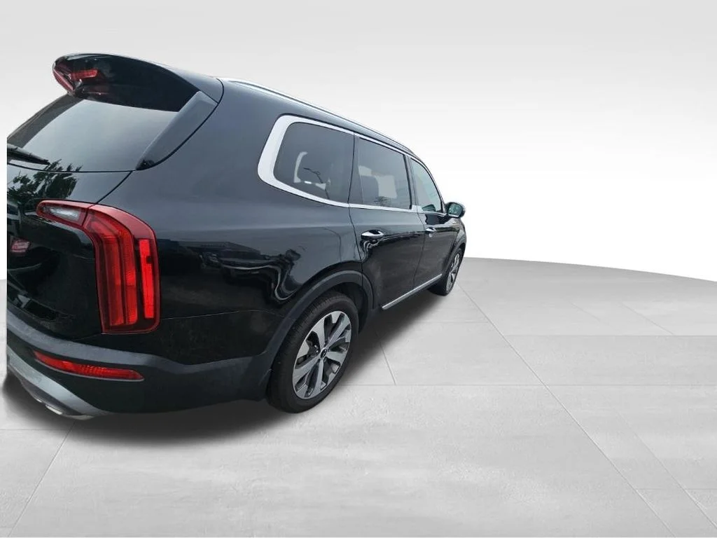 Used 2022 Black Kia SX image 6