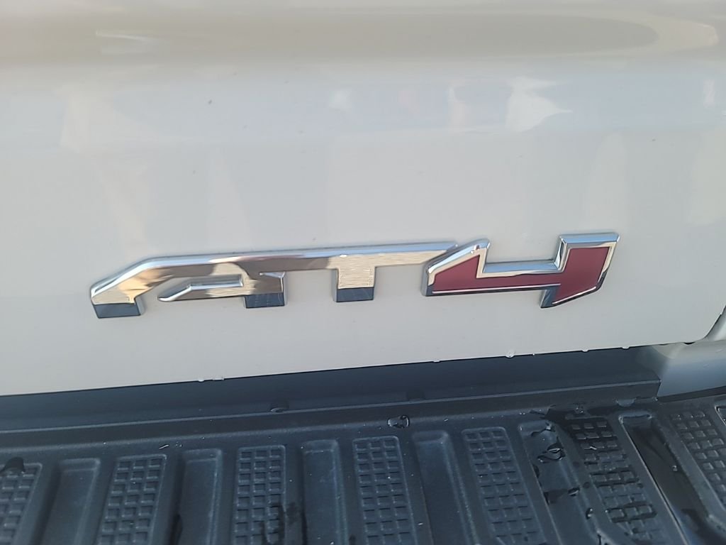 Used 2025 White GMC AT4 image 12