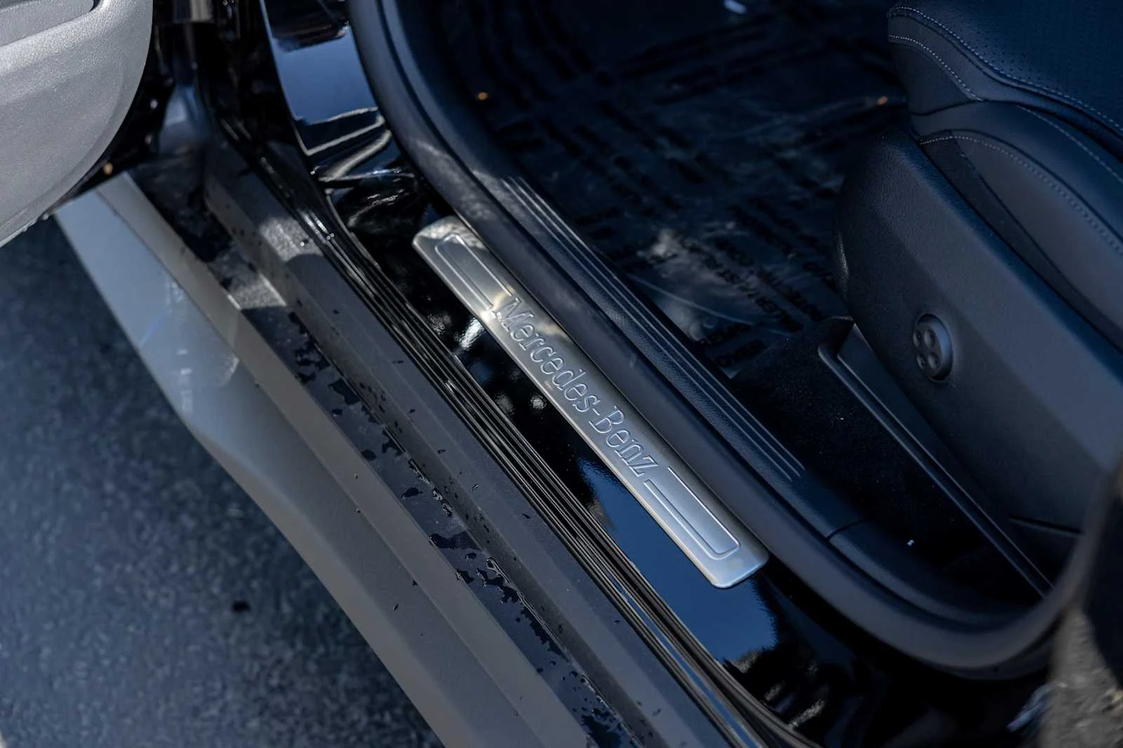 New 2026 Black Mercedes-Benz GLC 300 image 12