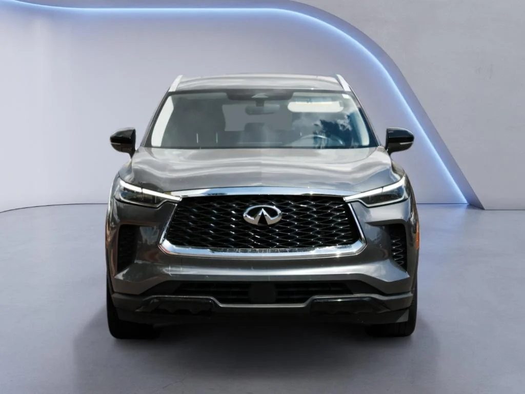 Used 2023  INFINITI Luxe image 2
