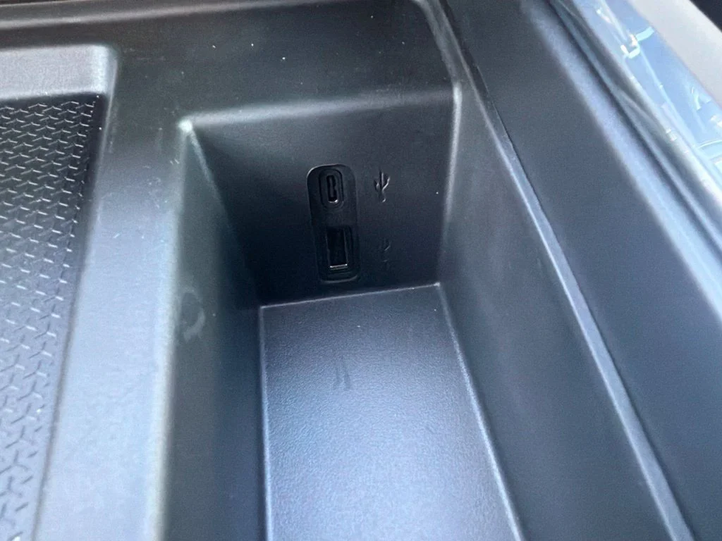 New 2027 Summit White GMC Elevation image 33