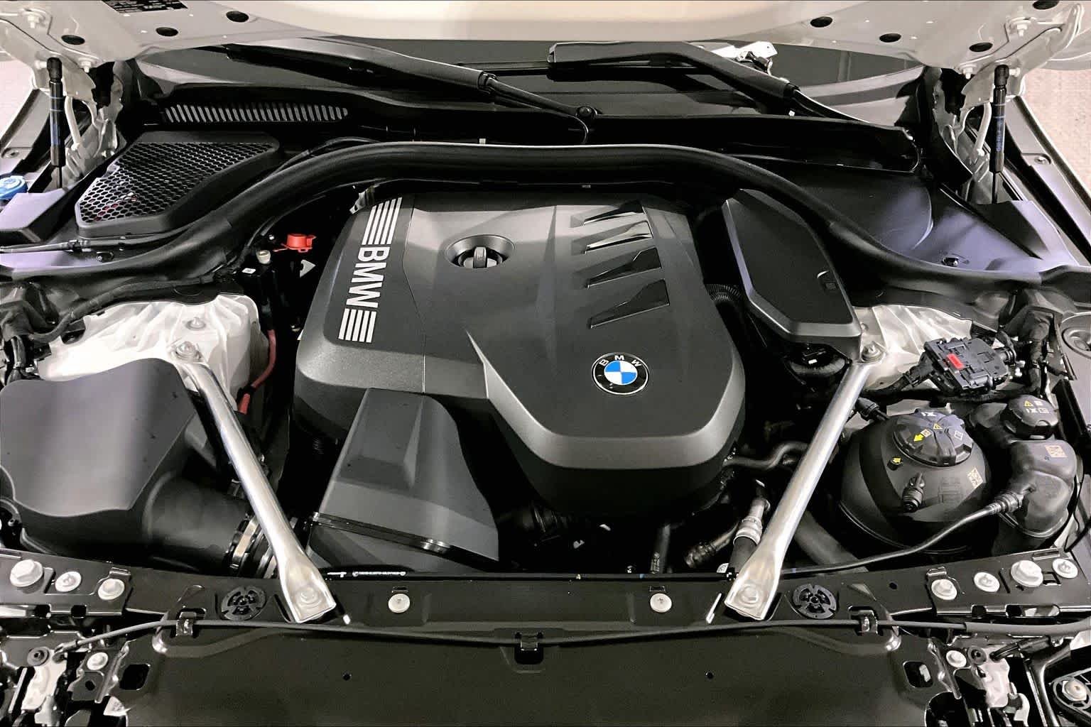Used 2026 Mineral White Metallic BMW 530i xDrive image 29