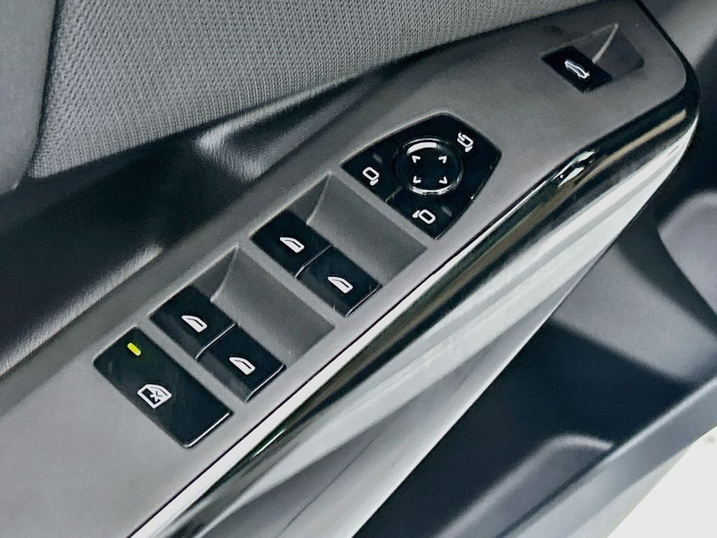 New 2026 Alpine White BMW 30 xDrive image 22