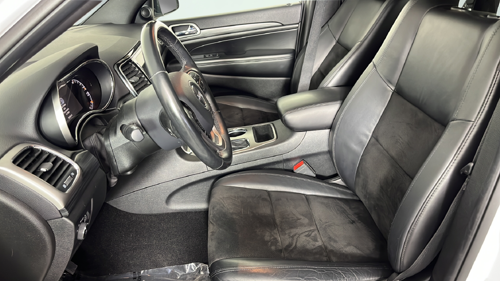 Used 2019 White/off-white Jeep Altitude image 15