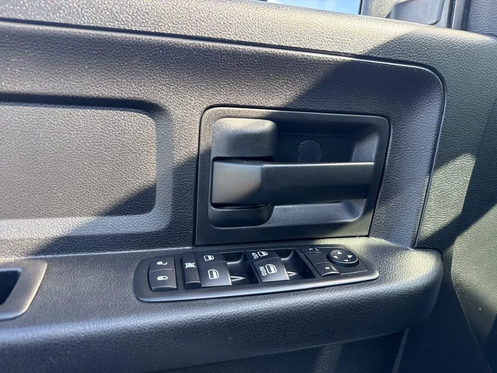 Used 2014 White Ram Express image 18