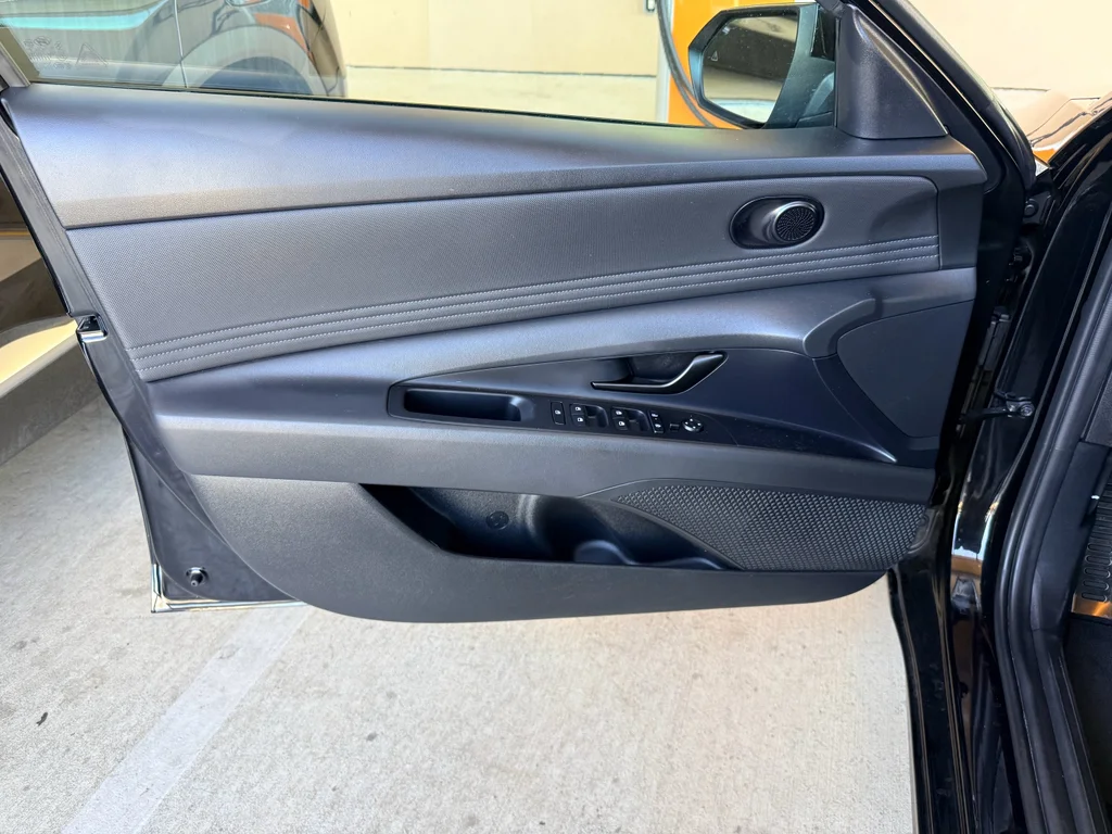 Used 2025 Abyss Black Hyundai SEL Sport image 10
