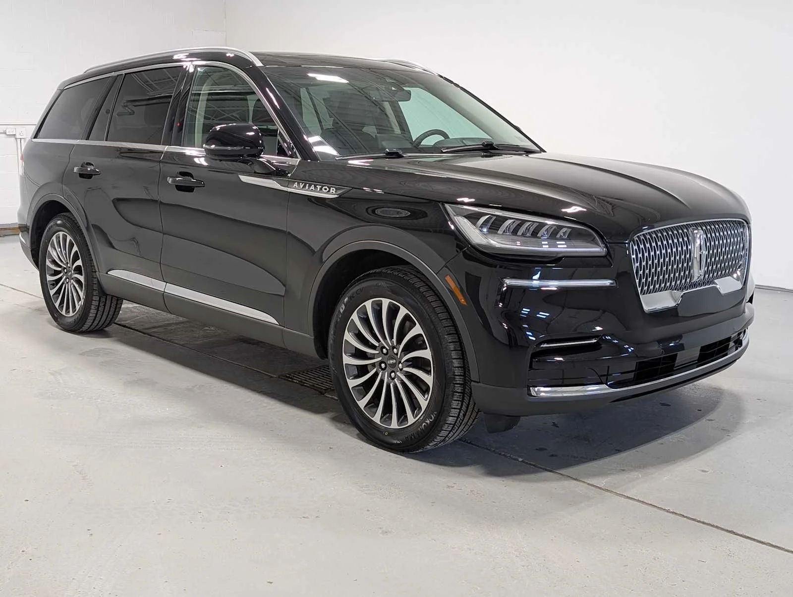 Certified Used 2024 Infinite Black Lincoln Reserve image 6